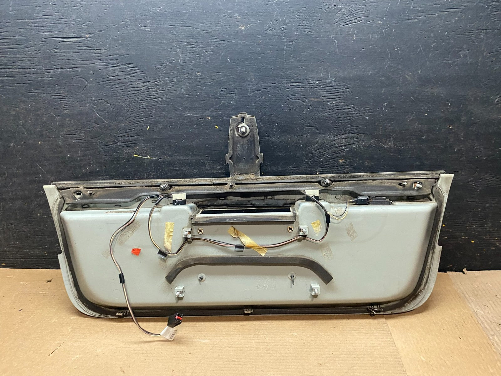 2007 to 2014 Lincoln Navigator Trunk Liftgate License Plate OEM v7000 DG6