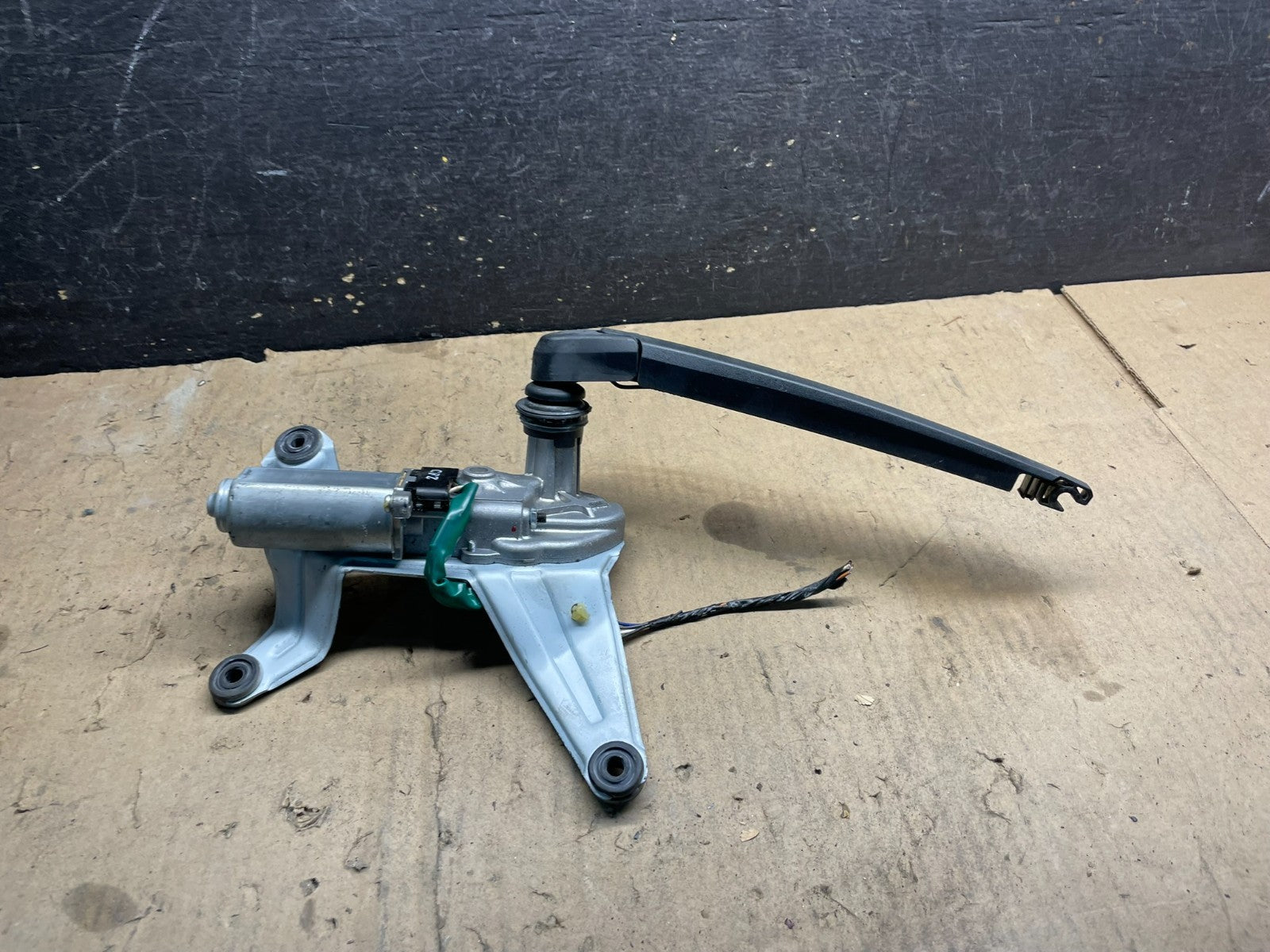 2007 - 2010 Hyundai Santa Fe Rear Glass Windshield Wiper Motor W7338 DG1