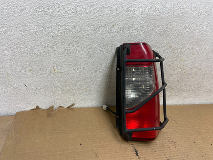 2002 2003 2004 Nissan Xterra Right Passenger RH Side Tail Light AH4130 DW1