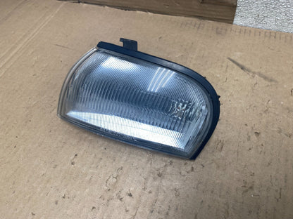 1993 to 1997 Infiniti J30 Y32 Front Driver Side Corner Light Lamp U8626 PS1