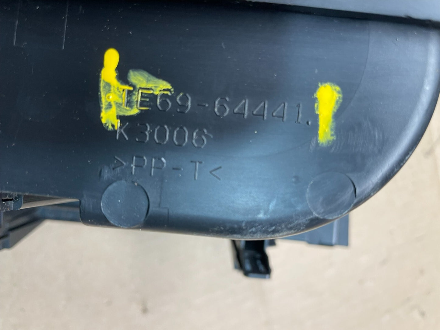 2010 - 2012 Mazda CX-9 Front Center Console Cup Holder i5086 DG16