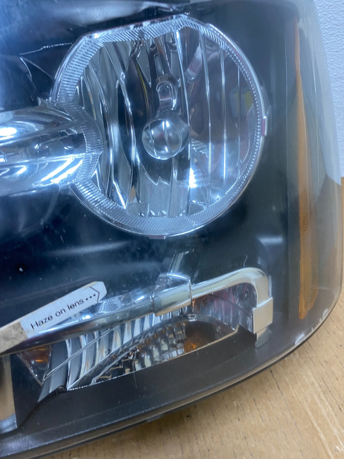 2007 to 2013 Chevrolet Suburban Tahoe Left+Right Set Headlights AE2720 DW5