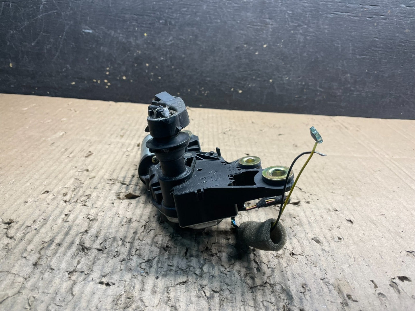 2009 to 2012 Audi A4 Rear Windshield Washer Wiper Motor 4F9955711 U9552 DG2