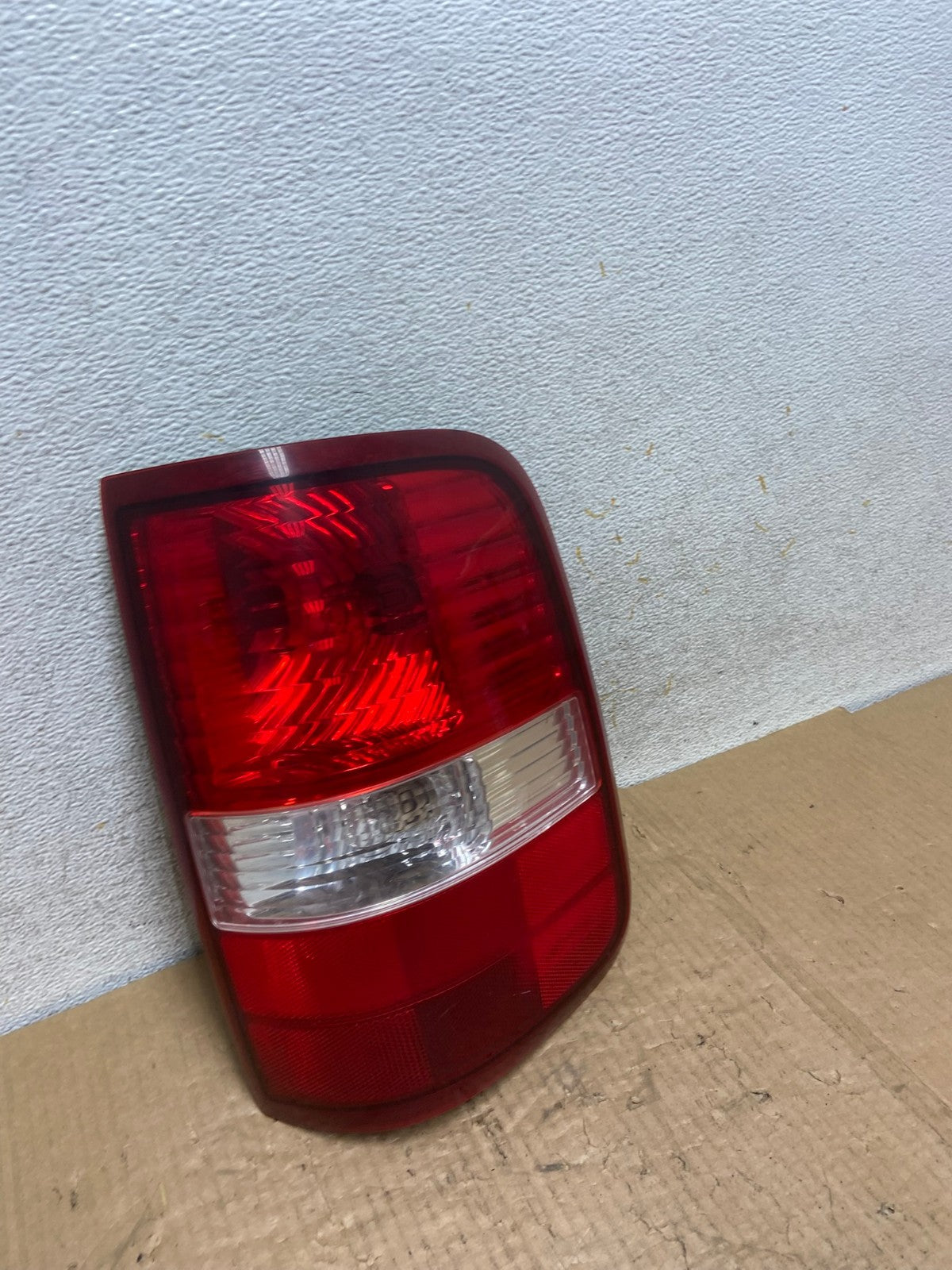 2004 to 2008 Ford F150 F-150 Right Passenger RH Side Tail Light AI6849 LK2