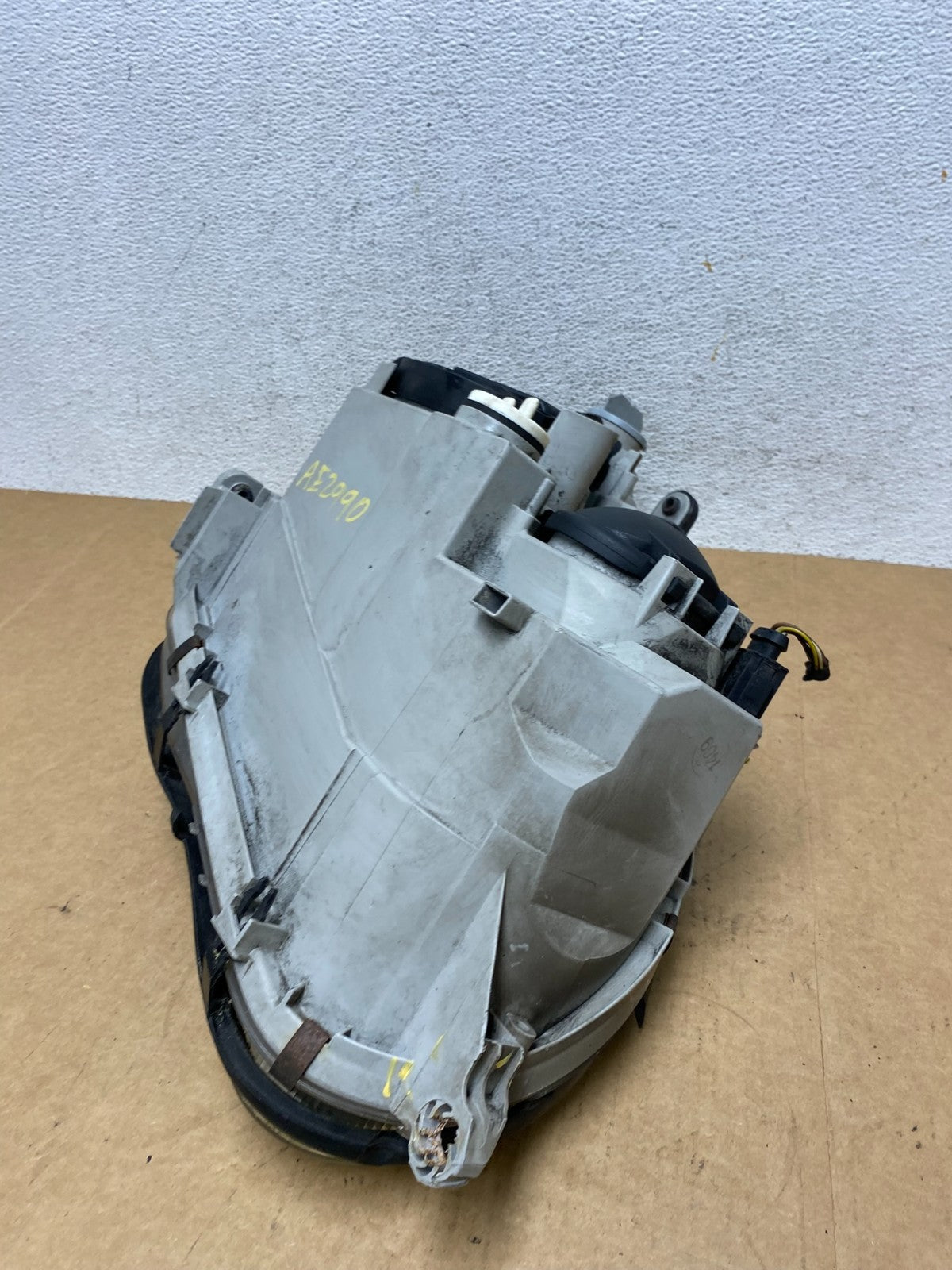 2005 to 2007 Mercedes-Benz C-Class Left Driver LH Side Headlight AE2990 DW6