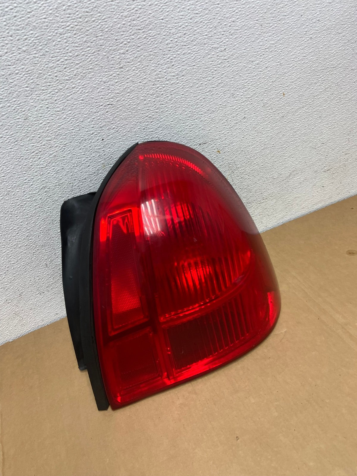 2003 to 2011 Lincoln Town Car Right Passenger Rh Tail Light AD2572 LK2