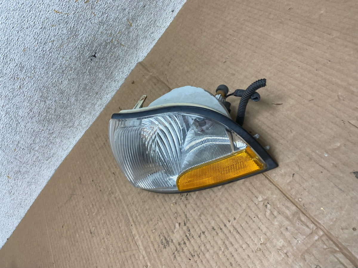 2001 - 2002 Nissan Quest Front Left Driver LH Side Turn Signal AI5902 LK1