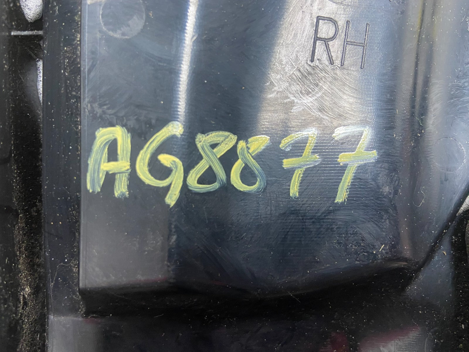 2017 - 2020 Nissan Pathfinder Right Passenger Tail light Inner AG8877 DW6
