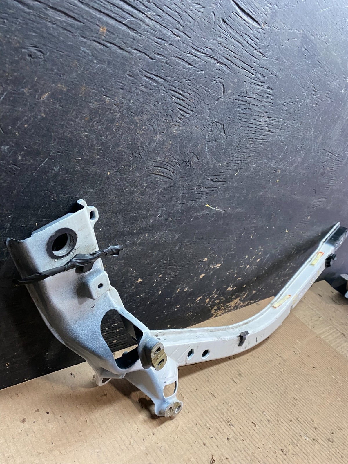2020 to 2023 Ford Explorer Right RH Upper Tic Bar Oem w5995 DG2