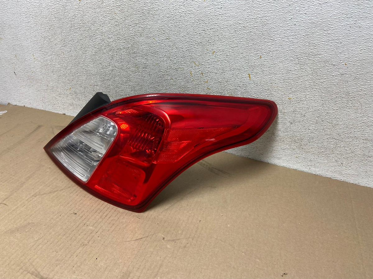 2012-2019 Nissan Versa Sedan Right Side Passenger Rh Tail Light AH6685 LK2