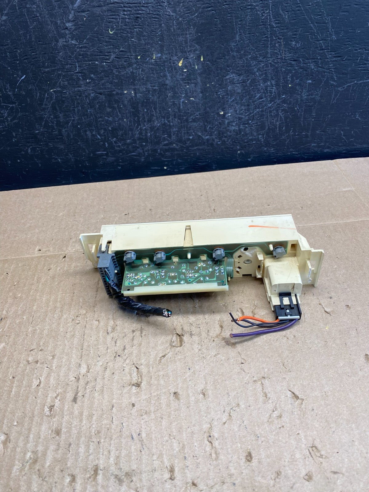 1996 - 2000 Chevrolet Tahoe Suburban A/C Heater Climate Control AC67143