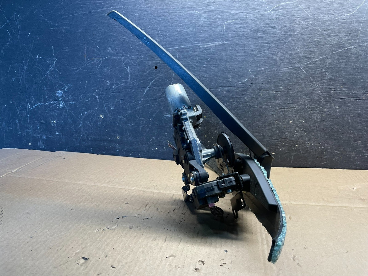 2006 BMW E61 535XI 530XI 528XI Wagon Rear Hatch Window Glass Wiper Motor U21012