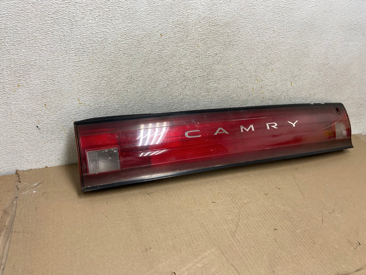 1992 1993 1994 Toyota Camry Center Trunk Rear Tail Light AH6710 LK1