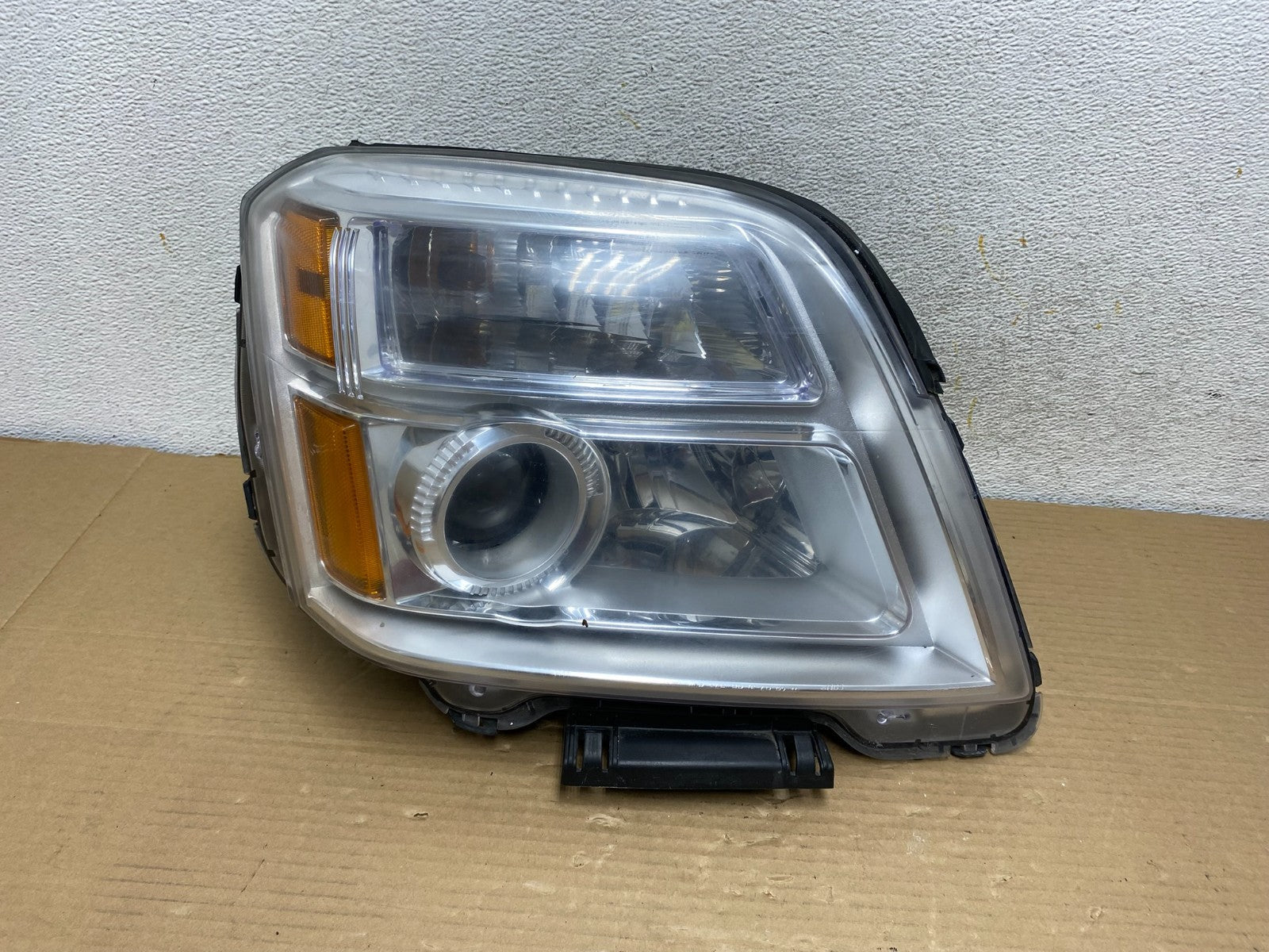 2010 - 2015 GMC Terrain Halogen Passenger Right Rh Side Headlight TYC AG9335 DW0