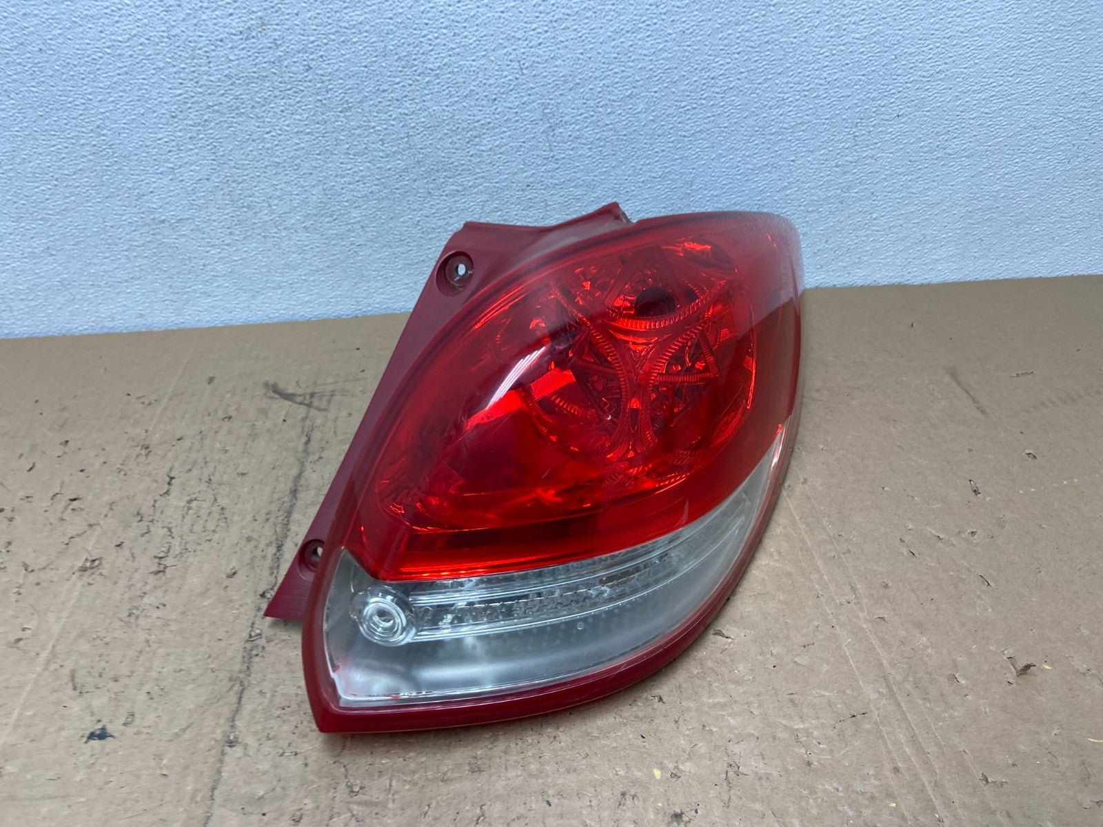 2012 2013 2014 Hyundai Veloster Right Passenger RH Tail light AC7341 DW2