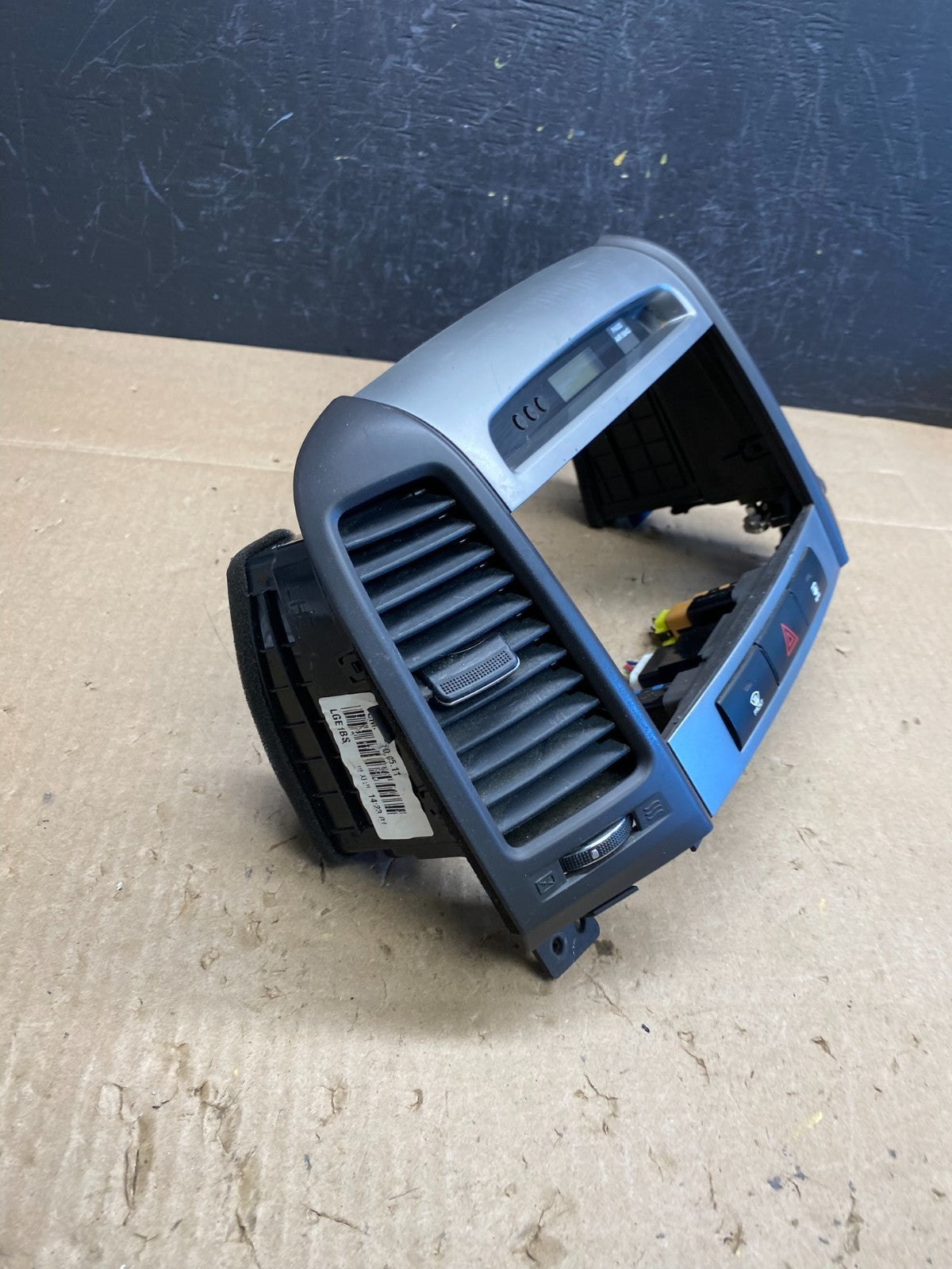 2007 to 2012 Hyundai Santa Fe Center Air Vent A/C Clock Bezel Trim ac6453 DG2