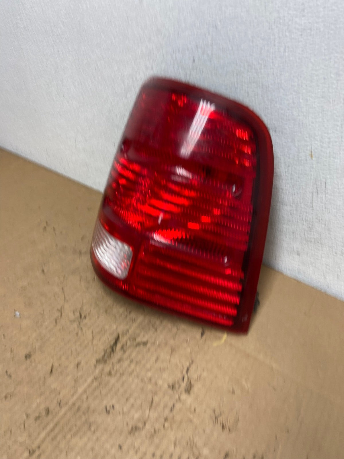 2002 to 2005 Ford Explorer Right Passenger Rh Side Tail light AD2370 LK1