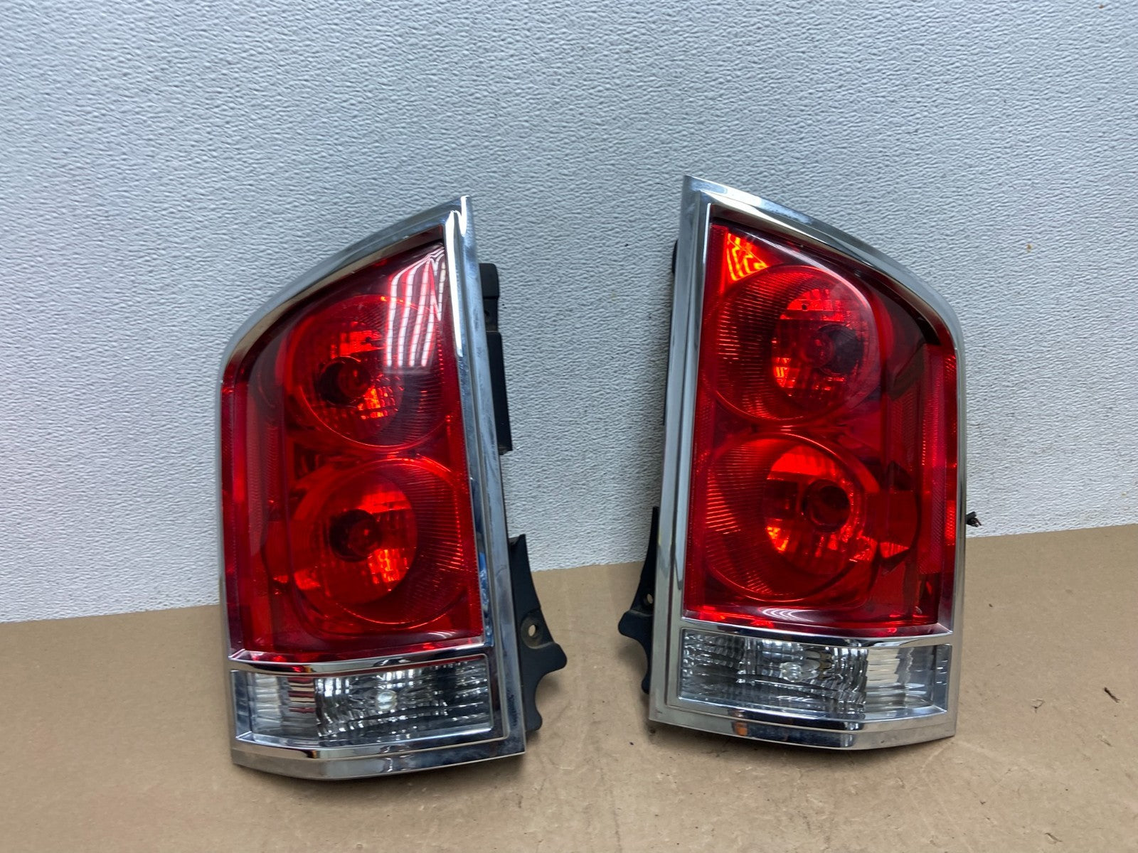 2005 to 2015 Nissan Armada Left+Right Side Tail Lights AE6786 DW0