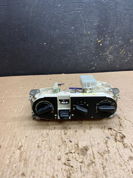 2000-2004 Mitsubishi Montero Sport Climate Control Heater Panel Oem T8468 DG0