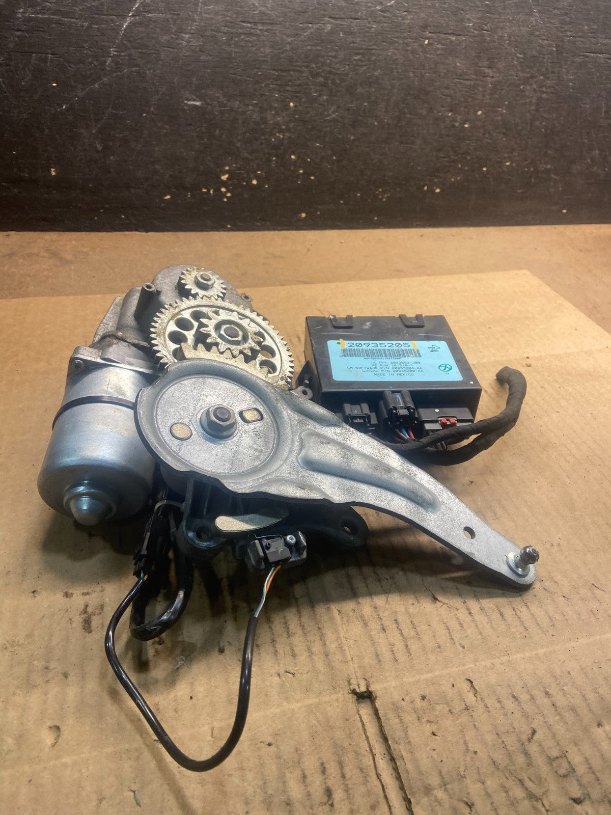2009-2012 GMC Acadia Power Motor Liftgate Tailgate Control Module Y4355 DG4