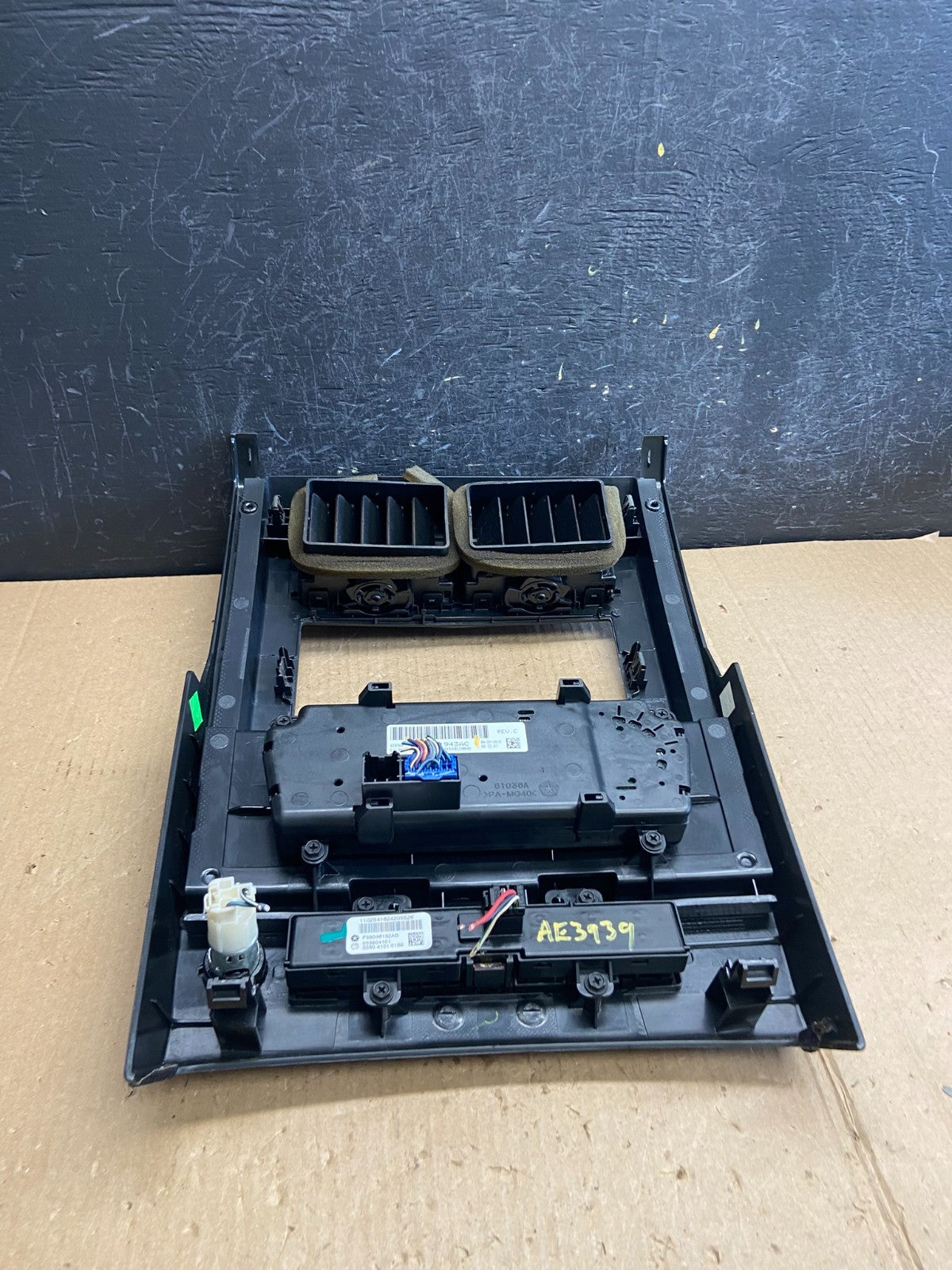 2008 to 2012 Jeep Liberty Dash Climate Temperature Control Radio Bezel ae3939 DG4