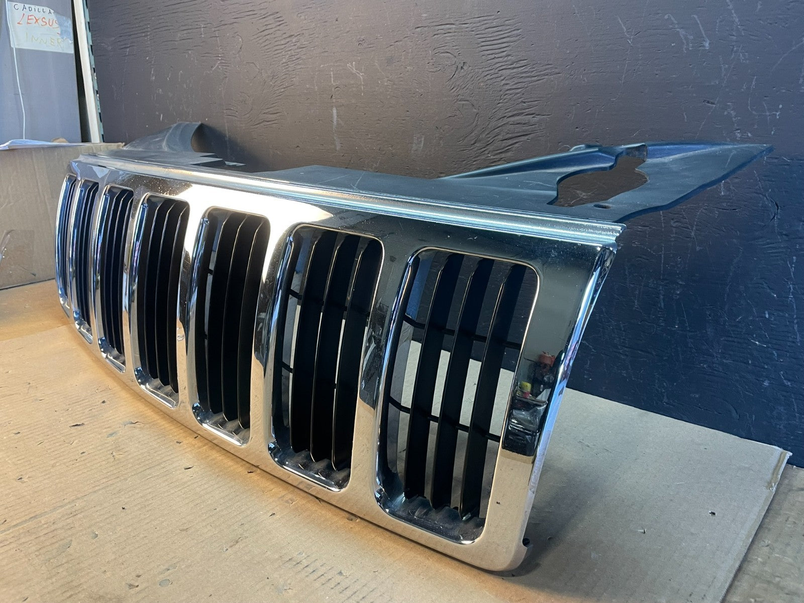 2005 2006 2007 Jeep Grand Cherokee Front Upper Grill Grille OEM AB7874 DG2