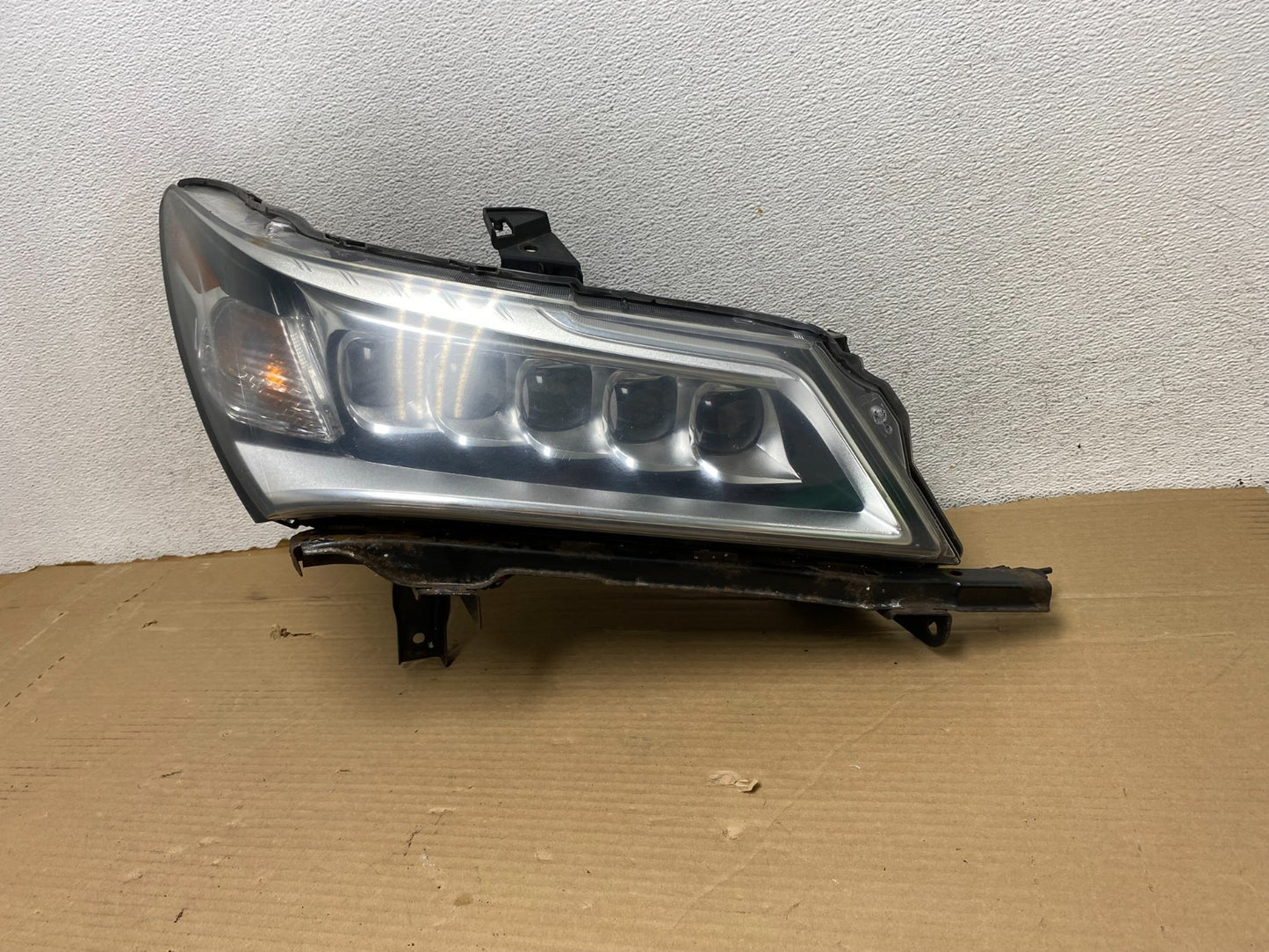 2014 to 2016 Acura MDX Headlight Halogen Right Passenger RH AG8112 DW2