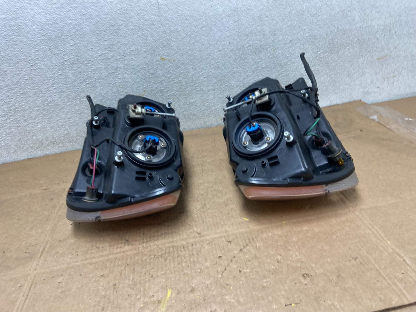 1999 - 2004 Jeep Grand Cherokee Left+Right Set Halogen Headlights Y5921 DG9
