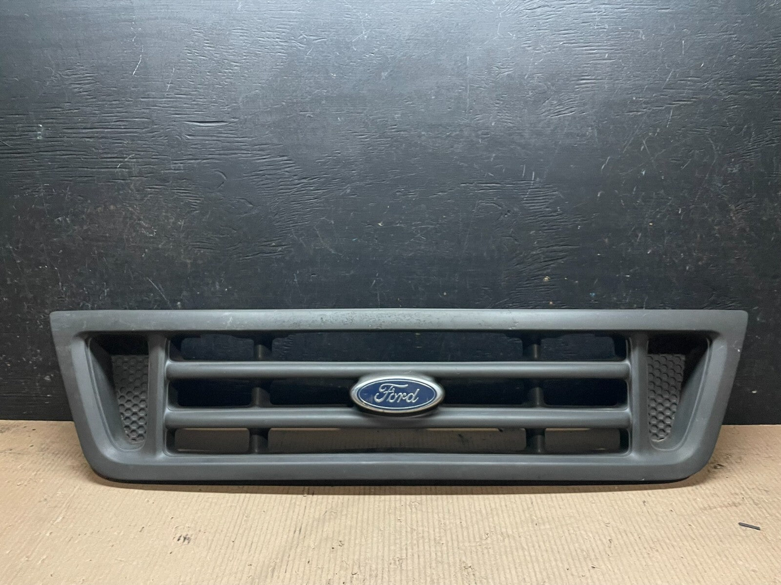 2003 to 2007 Ford Econoline E150 E250 E350 Front Grille Grille J3525 DG0
