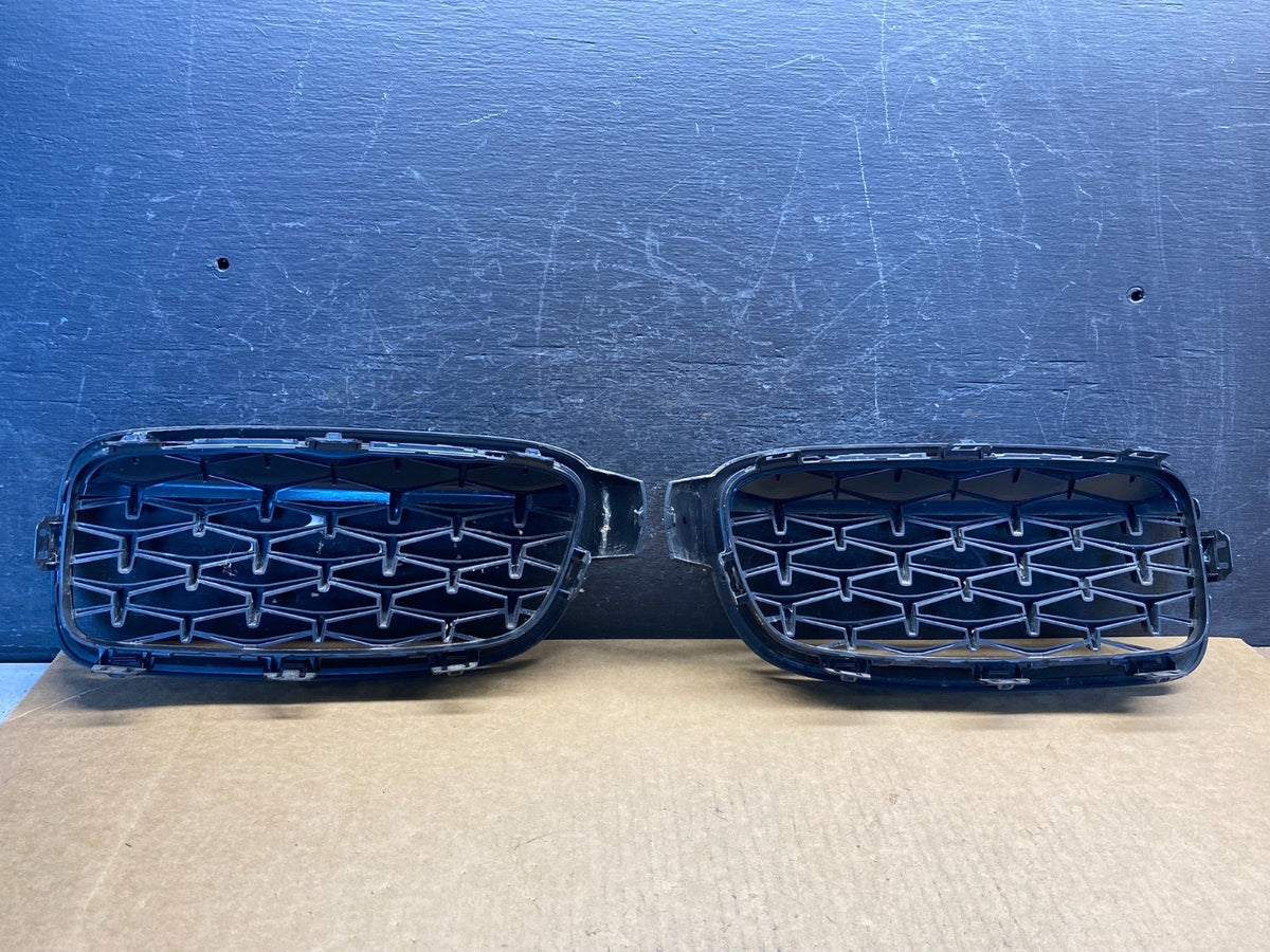 2012-2018 BMW F30 F31 320i 328i 330i 335i Black Front Diamond Grille AH50351