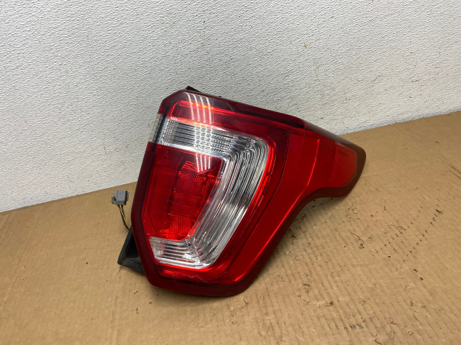 2016 -2019 Ford Explorer Right Passenger Side Rh Tail light AD1043 LK0