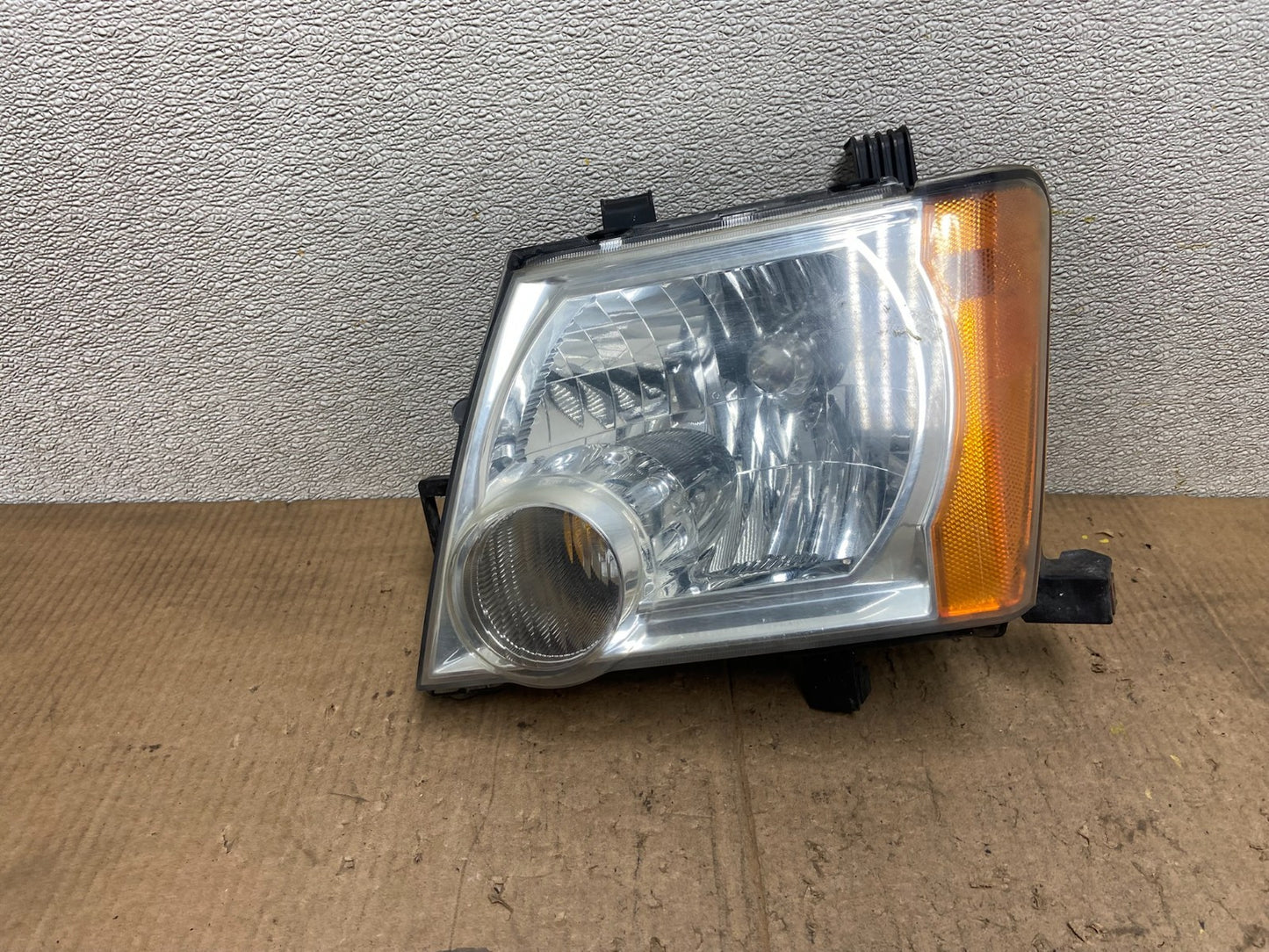 2005 - 2015 Nissan Xterra Driver Left LH Side Headlight AA6956 DW0