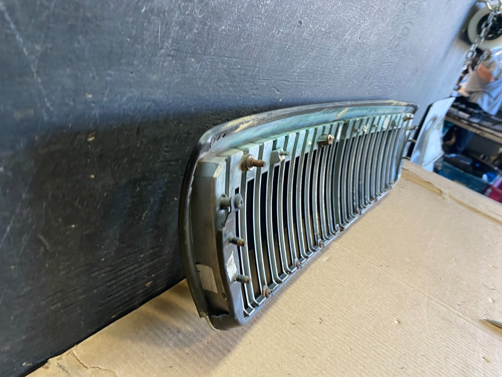2002 to 2005 Hyundai XG350 Front Upper Grill Grille W/Emblem N5802 DG8