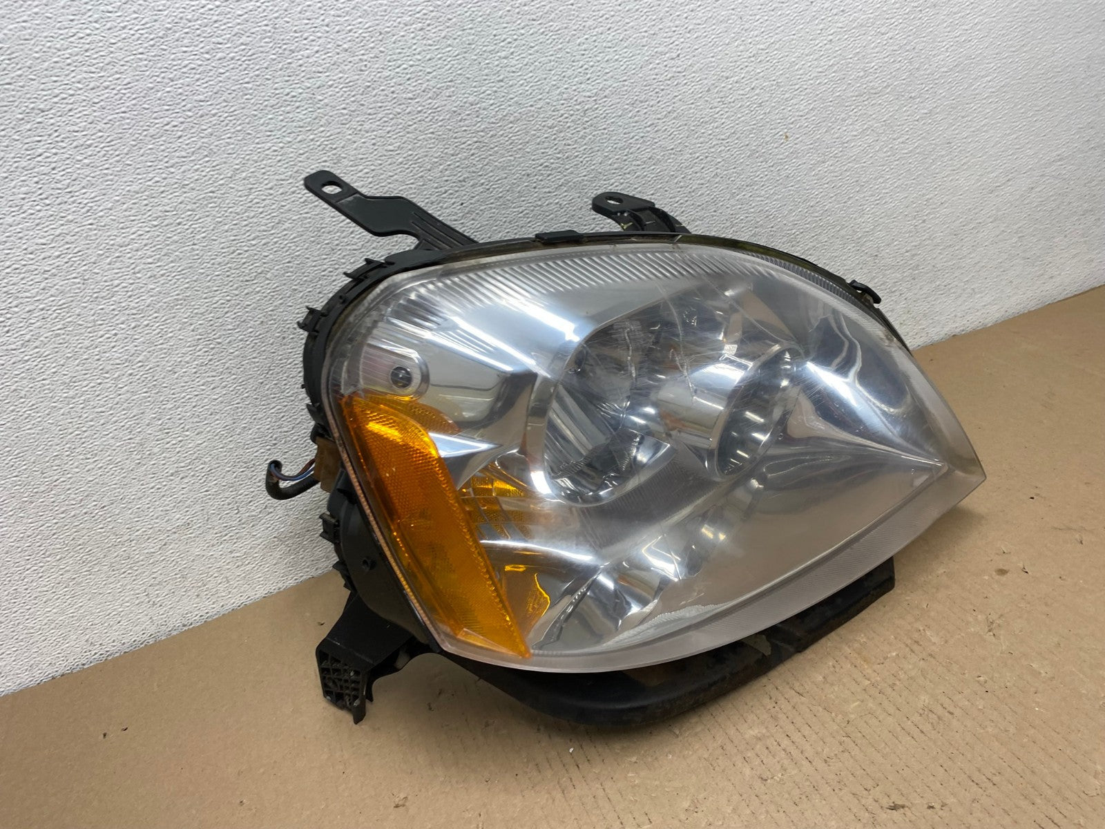 2005 to 2007 Ford Five Hundred Halogen Right Passenger Side Headlight AF3113 LK2
