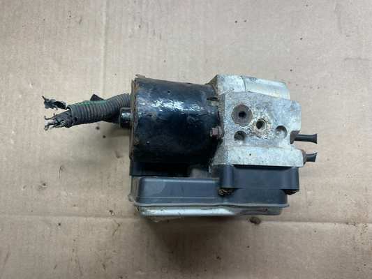 2004-07 Chevrolet Express ABS Pump Control OEM 13567136 Module Q1434 DG0