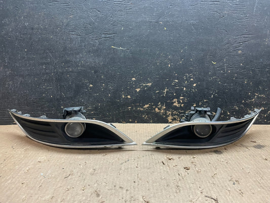 2013 to 2016 Lincoln MKT Left+Right Set Front Fog Light Bezel OEM z3496 DG0