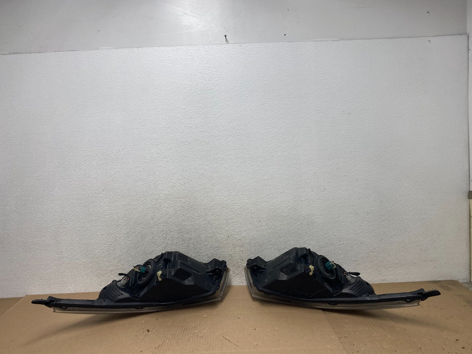 2011 to 2015 Chevrolet Cruze Halogen Left+Right Set Headlights AG5768 DW8