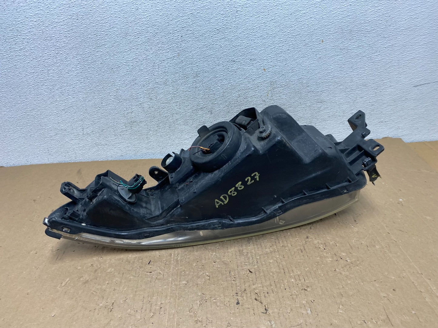 2002 to 2003 Mitsubishi Galant Left Driver LH Side Headlight AD8827 DW7