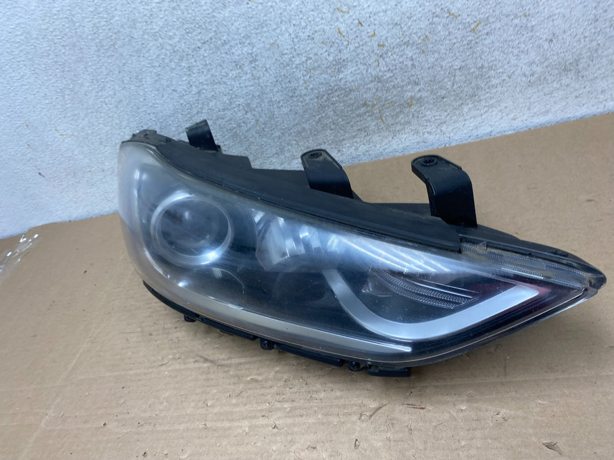 2017 to 2020 Hyundai Elantra Right Passenger Headlight AH9522 DG1