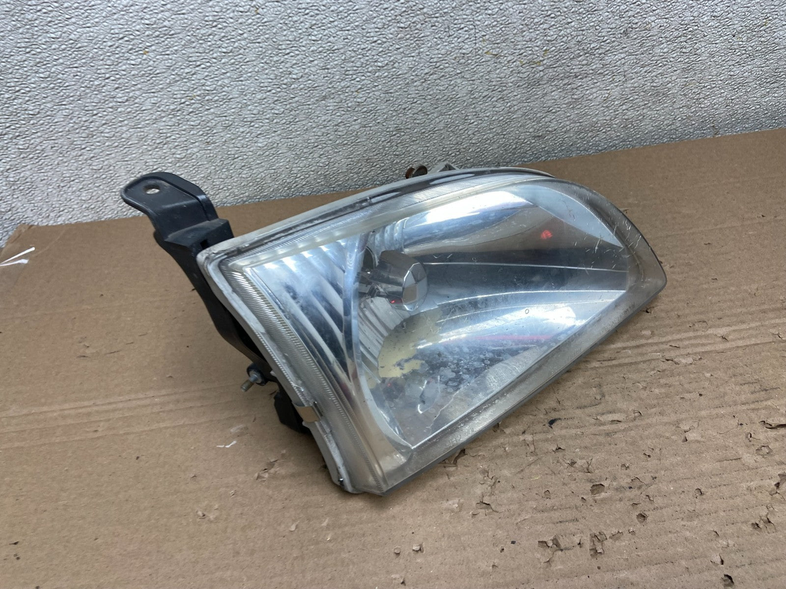 2001 2002 2003 Toyota Sienna Right Passenger Rh Side Headlight Halogen AB1168 DW2