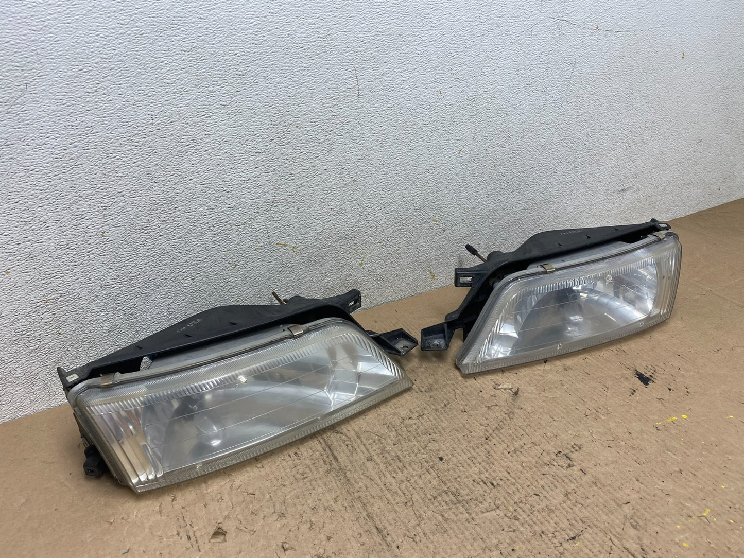 1997 to 1999 Nissan Maxima Left+Right Side Headlights Halogen Q2911 DW2