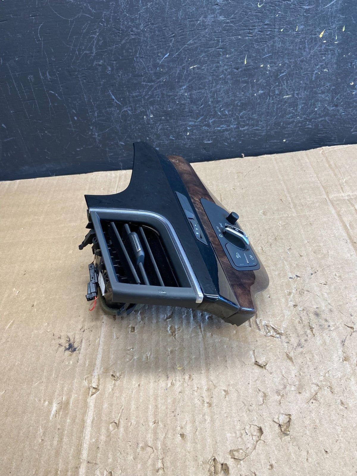 2017 - 2019 Audi Q7 Dash Left Side A/C Heater Air Vent Air Duct AE1908 DG1