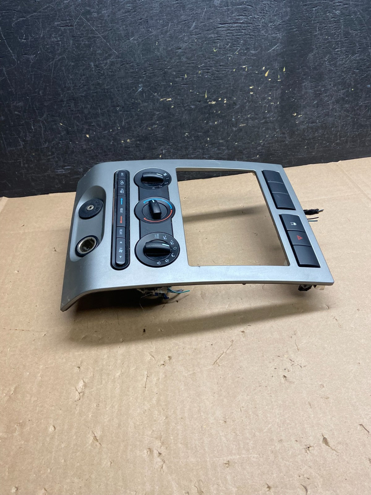 2007 - 2014 Ford Expedition Temperature Climate Control w/ Radio Bezel AI6337 DG2