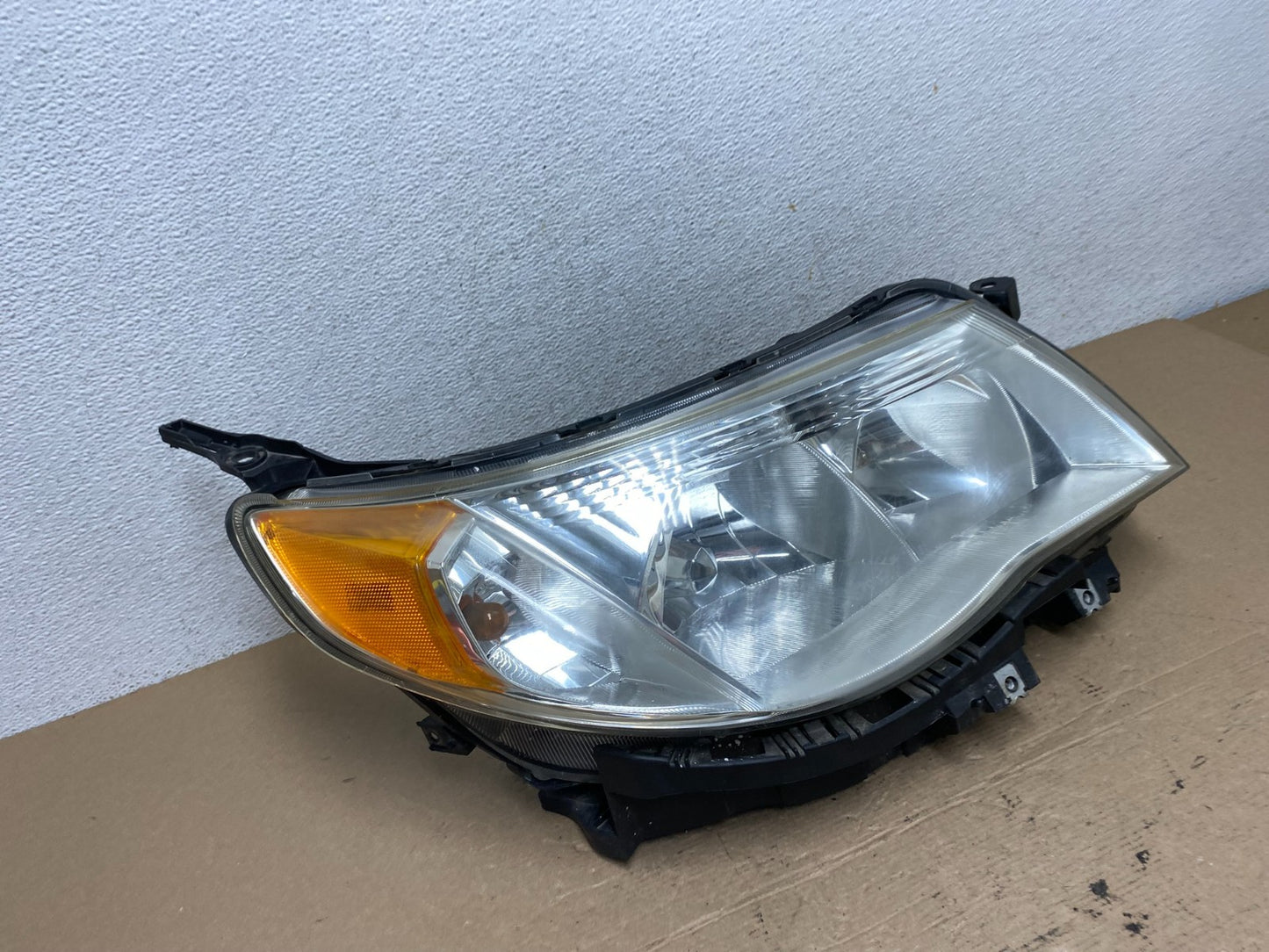 2009 - 2013 Subaru Forester Right Passenger Side Halogen Headlight AF4577 DW2