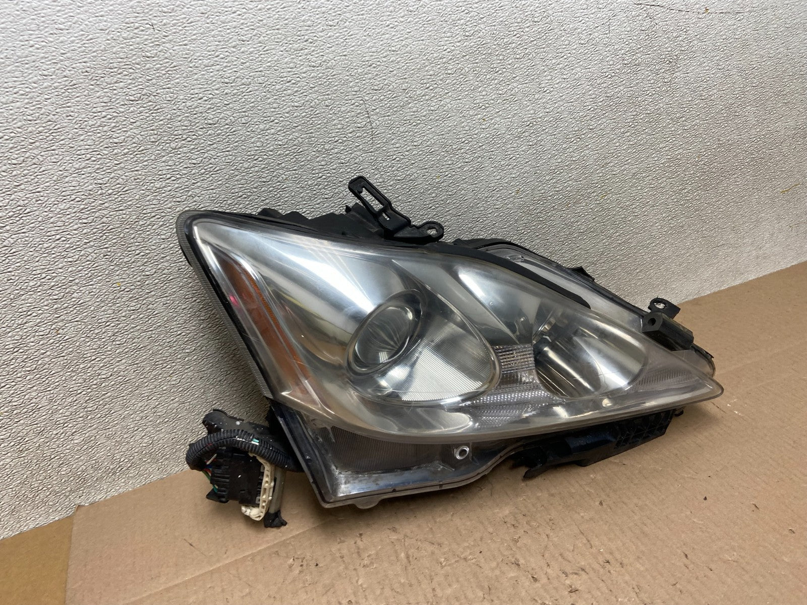 2006 - 2010 Lexus IS250 Right Passenger RH Side Xenon Headlight TYC Z4012 DW2