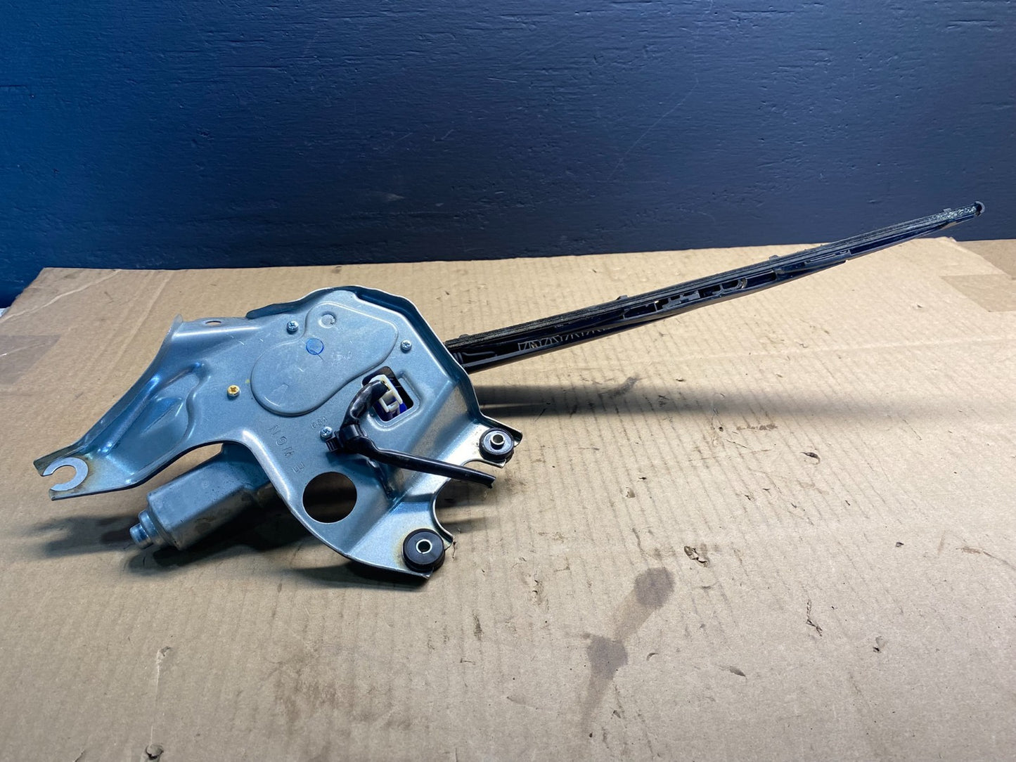 2010 to 2014 Subaru Legacy Outback Rear Wiper Motor AB41875