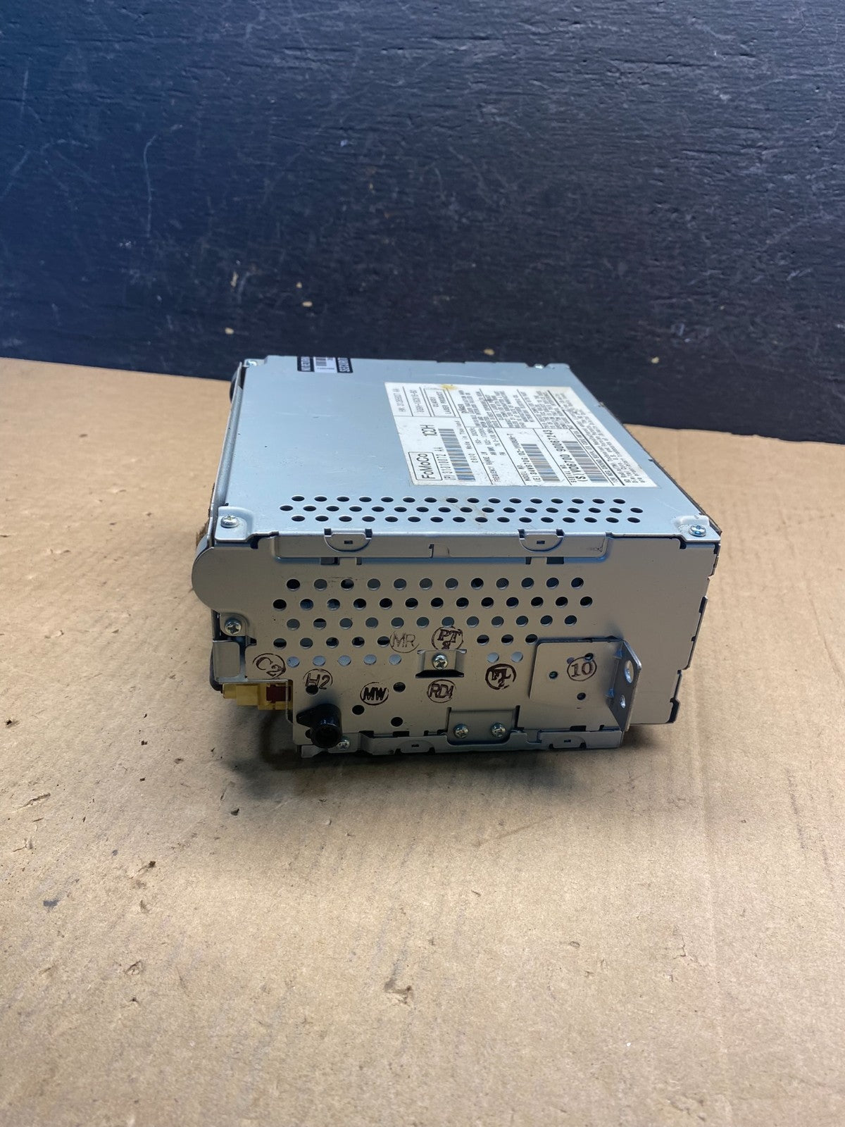2010 to 2011 Volvo S60 Radio AM FM Receiver MP3 CD Player AE7450 DW2