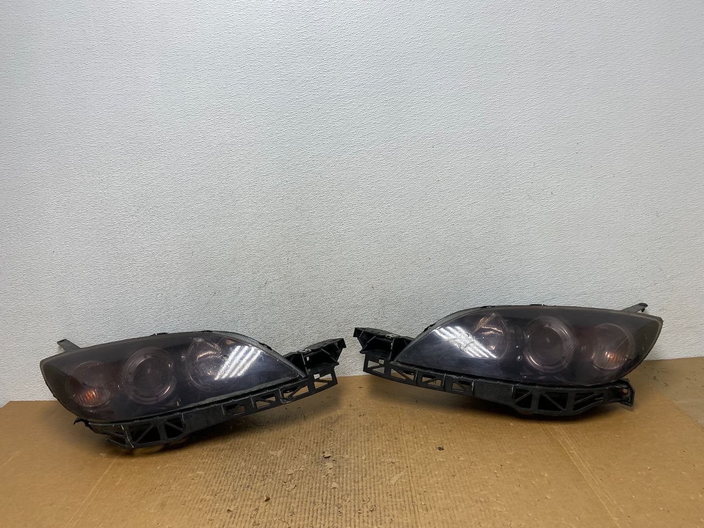 2004 to 2009 Mazda 3 Hatchback Left+Right Side Headlights AE2756 DW0