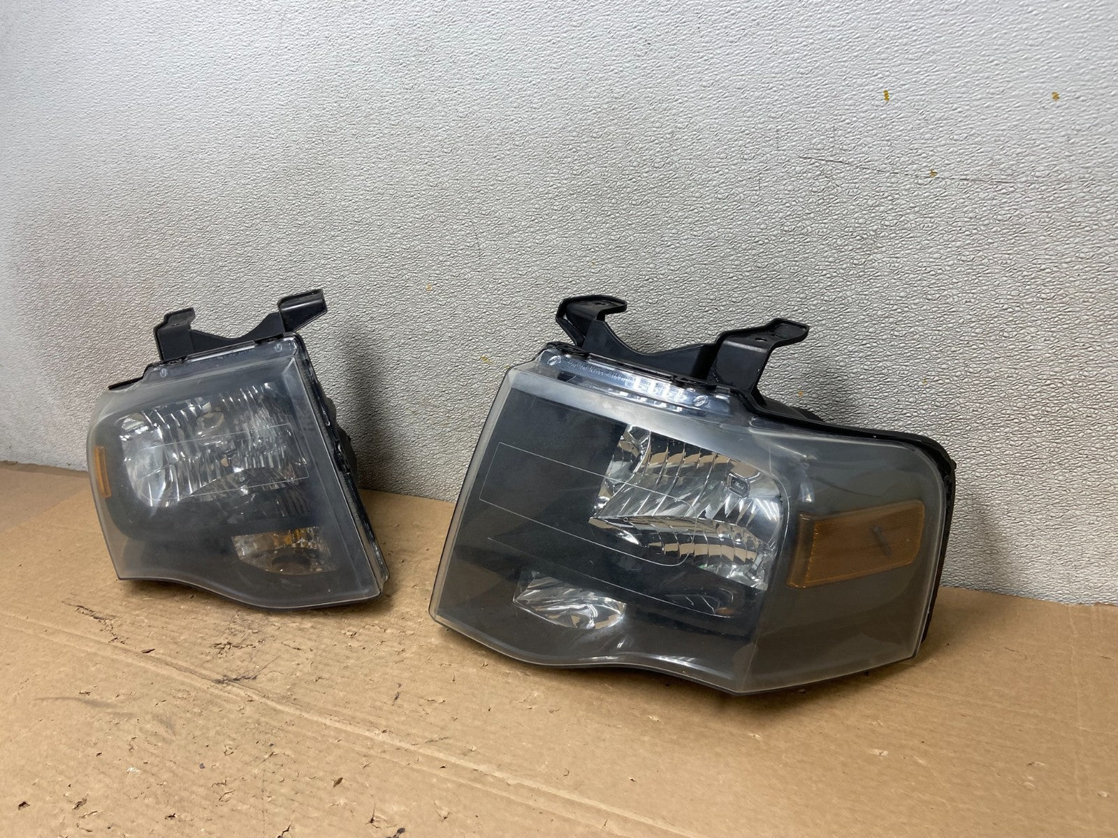 2007 - 2014 Ford Expedition Left+Right Side Headlights Halogen Oem AB4811 DW1