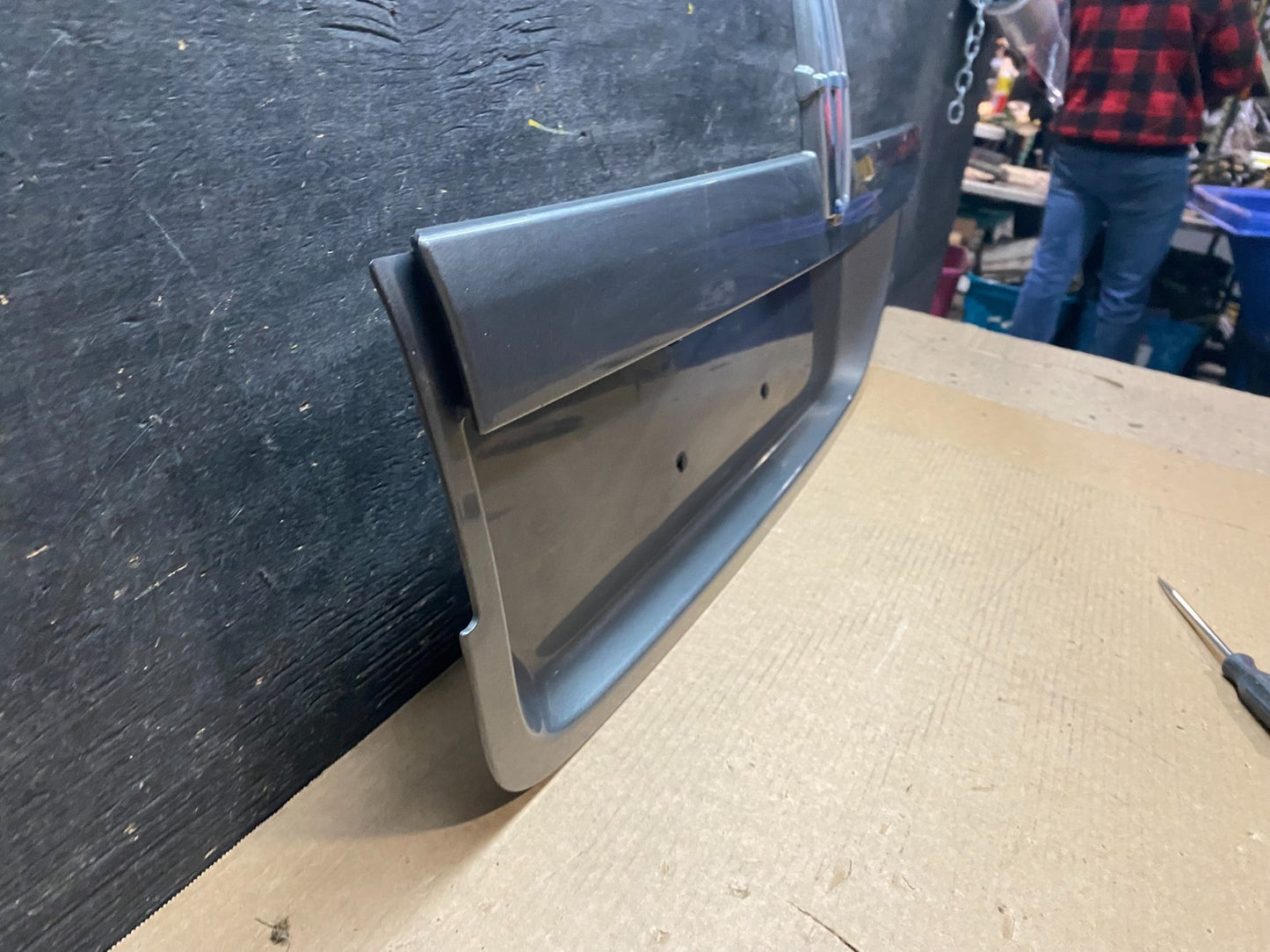 2007 to 2014 Lincoln Navigator Trunk Liftgate License Plate OEM v7000 DG2